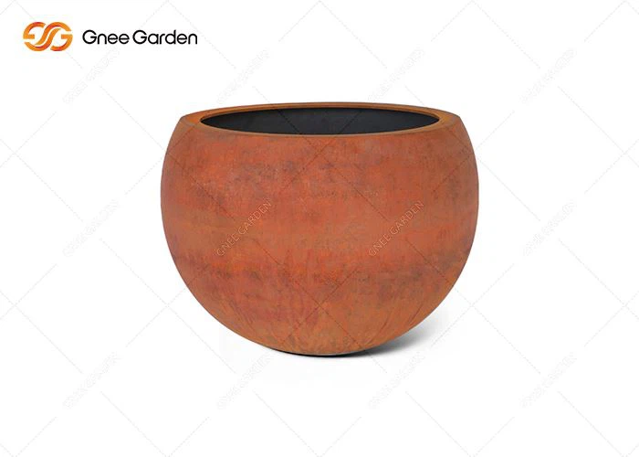 Vonkajší kovový kvetináč na mieru s veľkými miskami