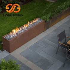 Vonkajší ohnisko z Cortenovej ocele