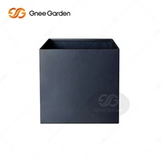 Dlhý štvorcový záhradný kvetináč z Cortenovej ocele